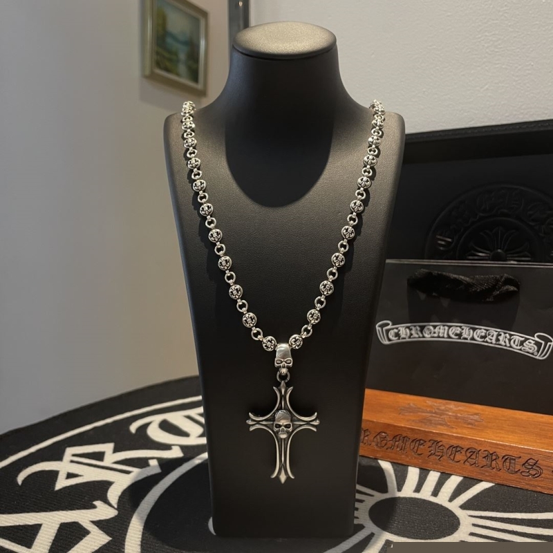 Ch**me He**ts necklaces